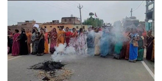 मानदेय बढ़ोतरी की मांग को लेकर जीविका दीदियों का प्रदर्शन, फूंका मुख्यमंत्री का पुतला